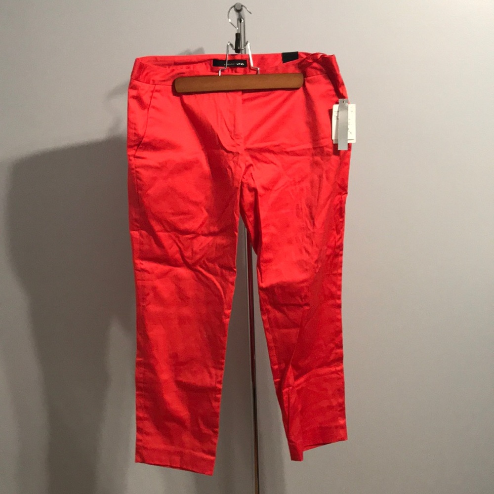 ⬇️NWT RED CAPRI PANTS